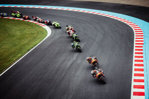 Pedro Acosta con la KTM RC16 al GP del Giappone sul circuito di Motegi