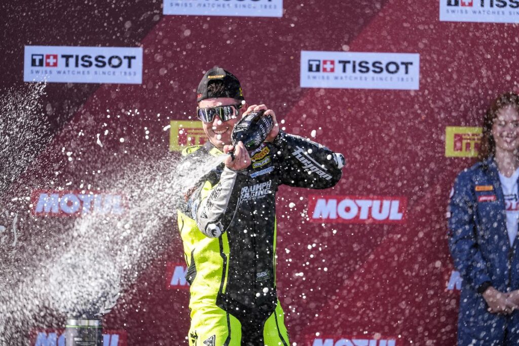 Mondiale Superbike a Estoril: Bulega protagonista del round portoghese