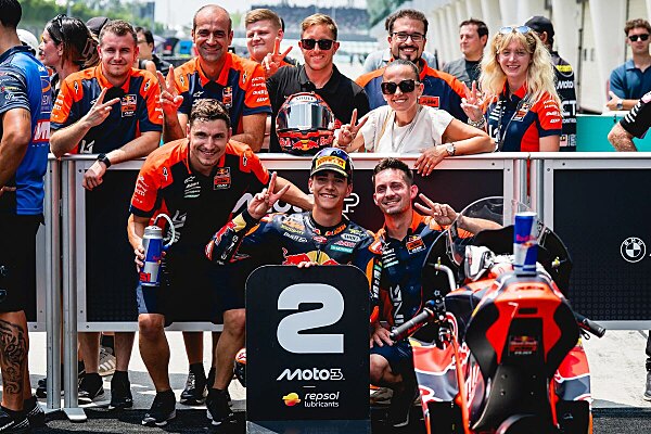 Brian Uriarte con la KTM RC4 di Red Bull KTM Ajo a Sepang in Moto3