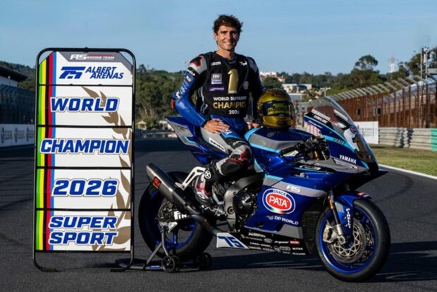 Albert Arenas celebra il titolo WorldSSP 2026 conquistato con Yamaha R9 e AS BLU CRU Racing