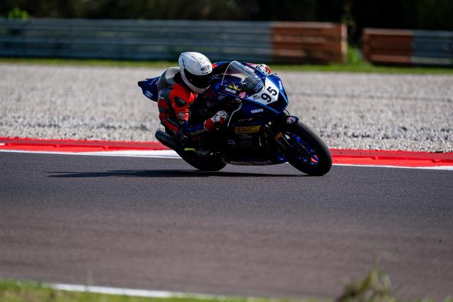 Alex Corradi e il Gomma Racing Team nella Yamaha R7 Cup a Vallelunga