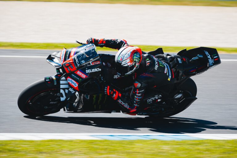 aprilia-a-phillip-island_1.jpg