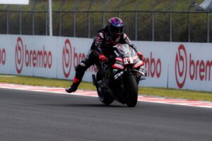 aprilia-racing-a-motegi_2-1.jpg