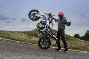 BMW F 450 R, naked A2 da 48 CV con motore bicilindrico e peso contenuto
