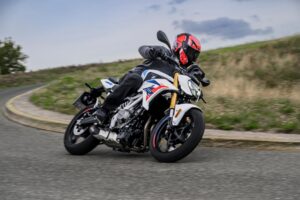 BMW F 450 R, naked A2 da 48 CV con peso contenuto e dotazione tecnologica