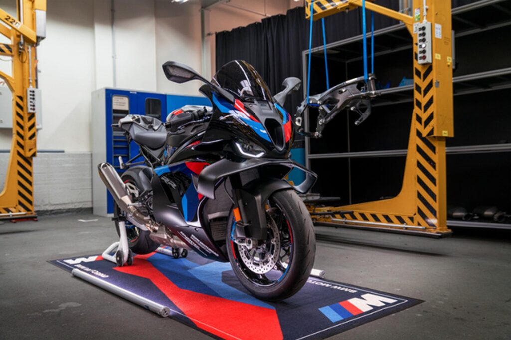 BMW M 1000 RR con il nuovo telaio M Motorsport di terza generazione