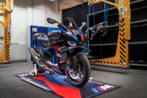 BMW M 1000 RR, dal 2027 arriva il nuovo telaio M Motorsport