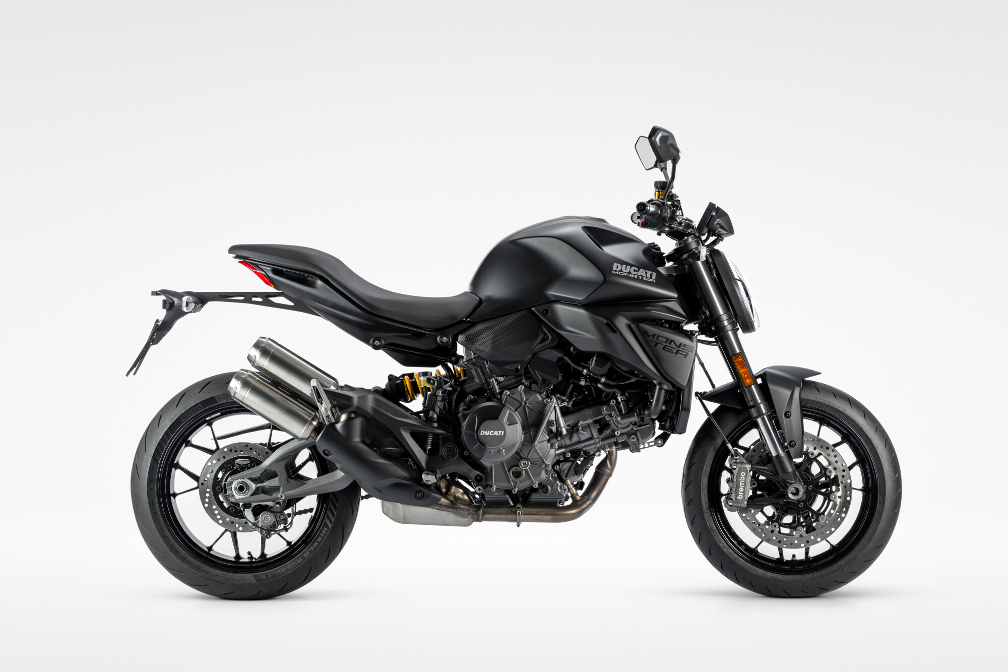 Ducati Monster Dark, la naked essenziale si veste di nero