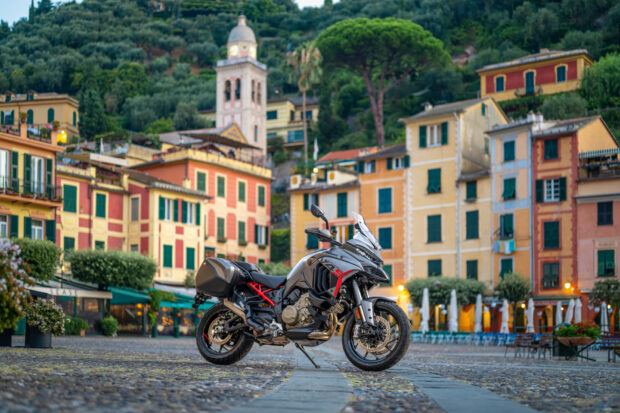 Ducati Multistrada V4 S Grand Tour, maxi crossover pensata per il mototurismo sulle lunghe distanze