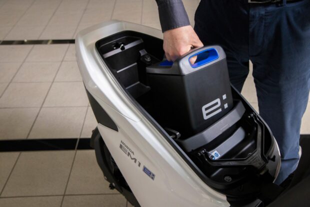 Honda EM1 con batteria sostituibile Honda Mobile Power Pack e