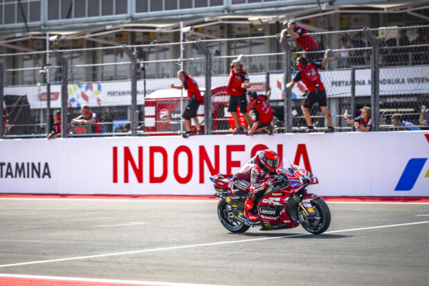 Marc Márquez conquista la Sprint MotoGP di Mandalika e torna leader del Mondiale
