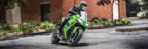 Kawasaki Ninja 650 2027, sportiva di media cilindrata con forcella Showa e freni radiali