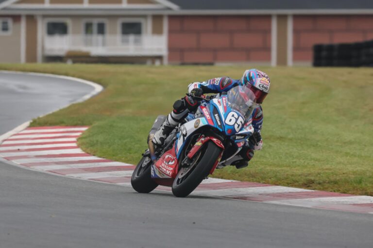 Bodie Paige con la Suzuki GSX-8R del team M4 ECSTAR Suzuki nella Twins Cup