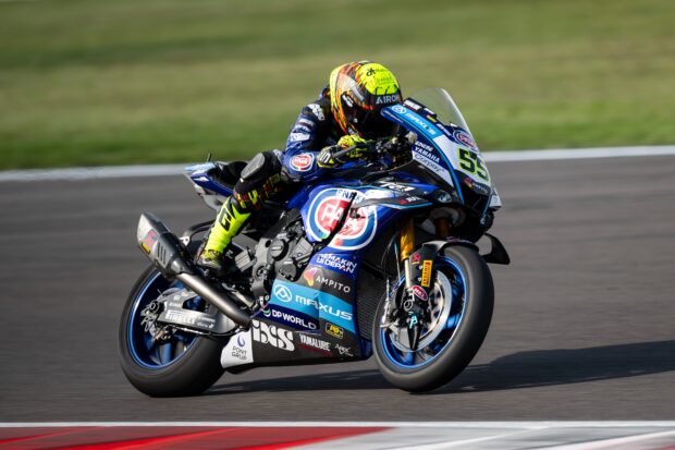 Pata Maxus Yamaha si prepara al WorldSBK Estoril con Locatelli e Vierge