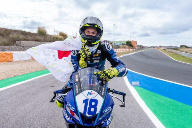 Riichi Takahira, campione 2026 della FIM Yamaha R3 BLU CRU World Cup