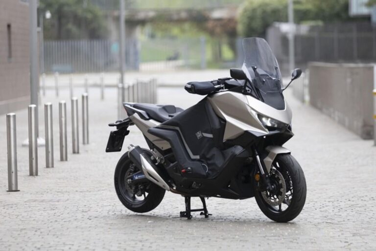 Coprigambe scooter TERMOSCUD Tucano Urbano per Voge Sfida e Zontes ZT552-G